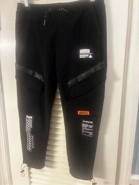 RGSTR KIDS DRAWSTRING CARGO PANTS
SIZE 14/16 FRONT AND BACK POCKETS